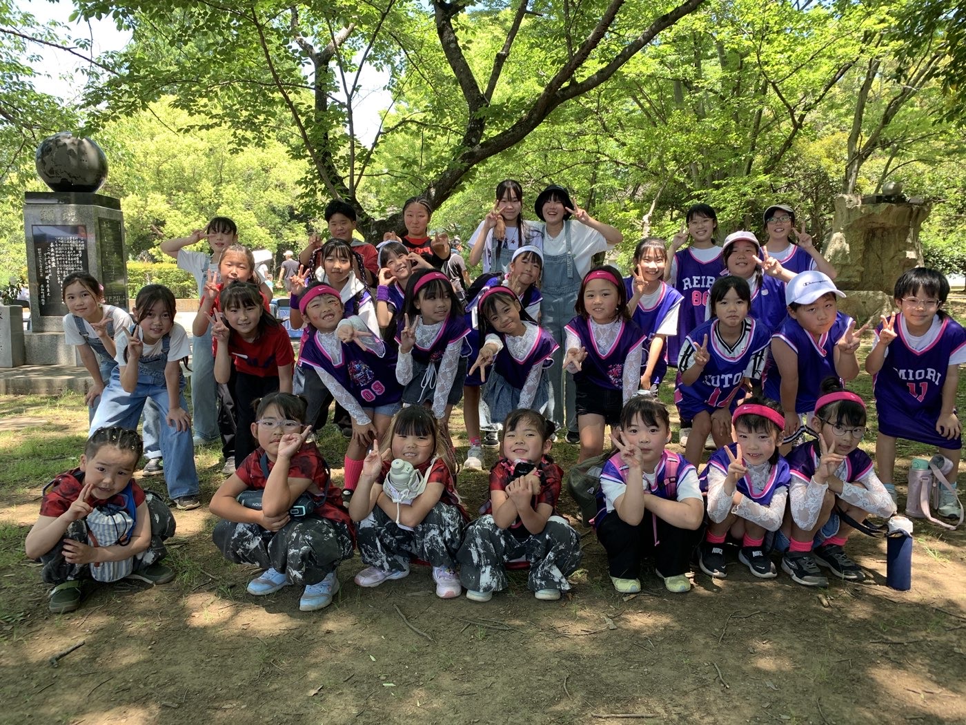 おそろいの衣装で集合した春日部ダンススクールのキッズメンバー（春日部のお祭りにて）